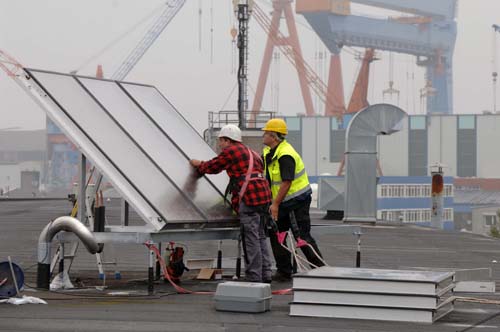 Anbringung von Solarzellen Anbringung von Solarzellen